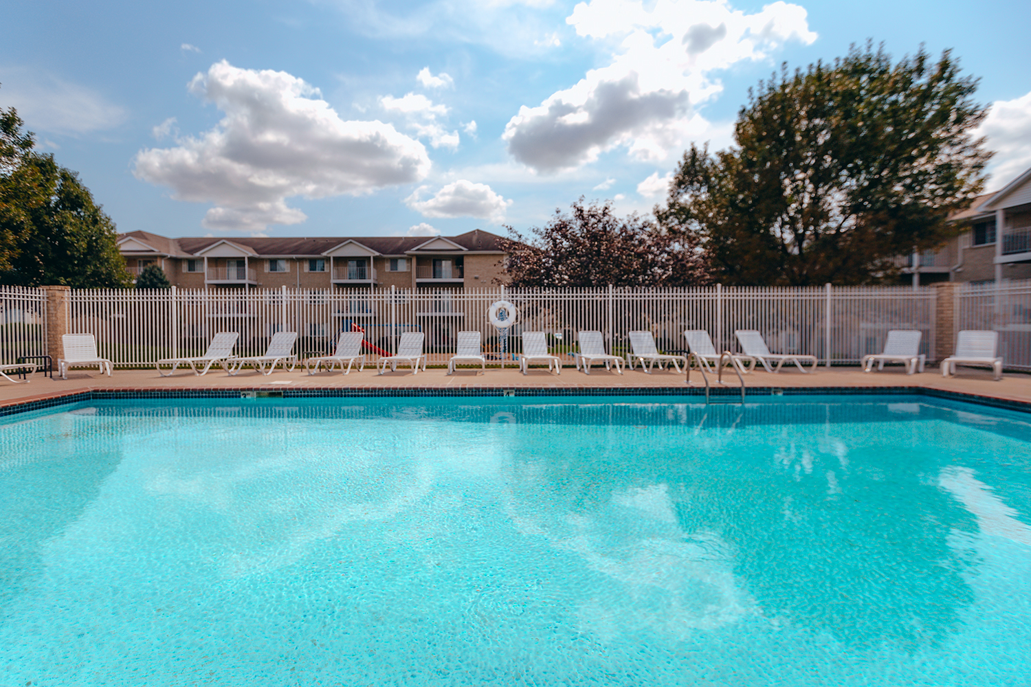 Swimming pool at Sunridge Apartments