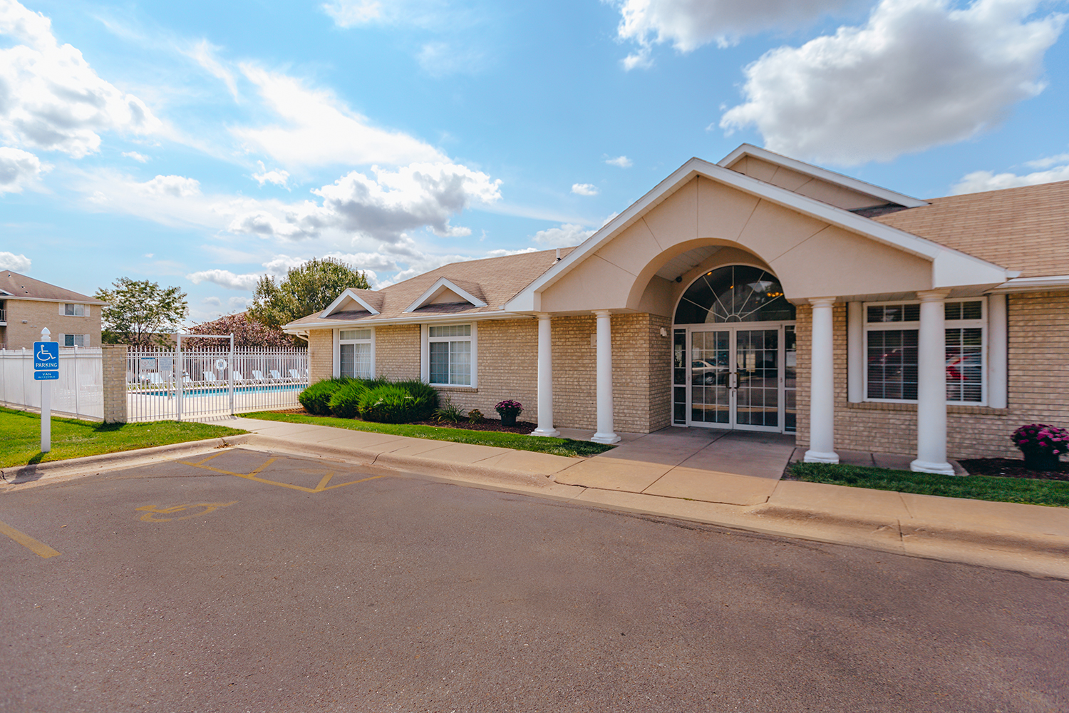 Contact Sunridge Apartments in Lincoln, NE