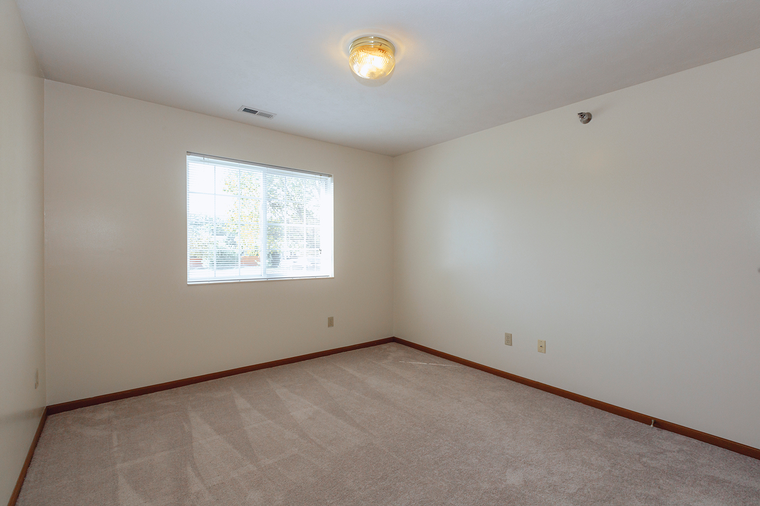 Bedroom interior of Sunburst Floorplan: 2 bedroom 972 sq ft