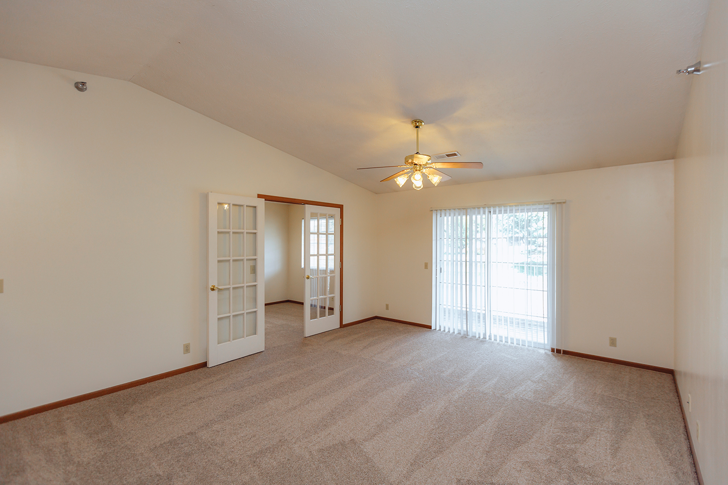 Apartment interior of Sunset Floorplan: 1 bedroom with den