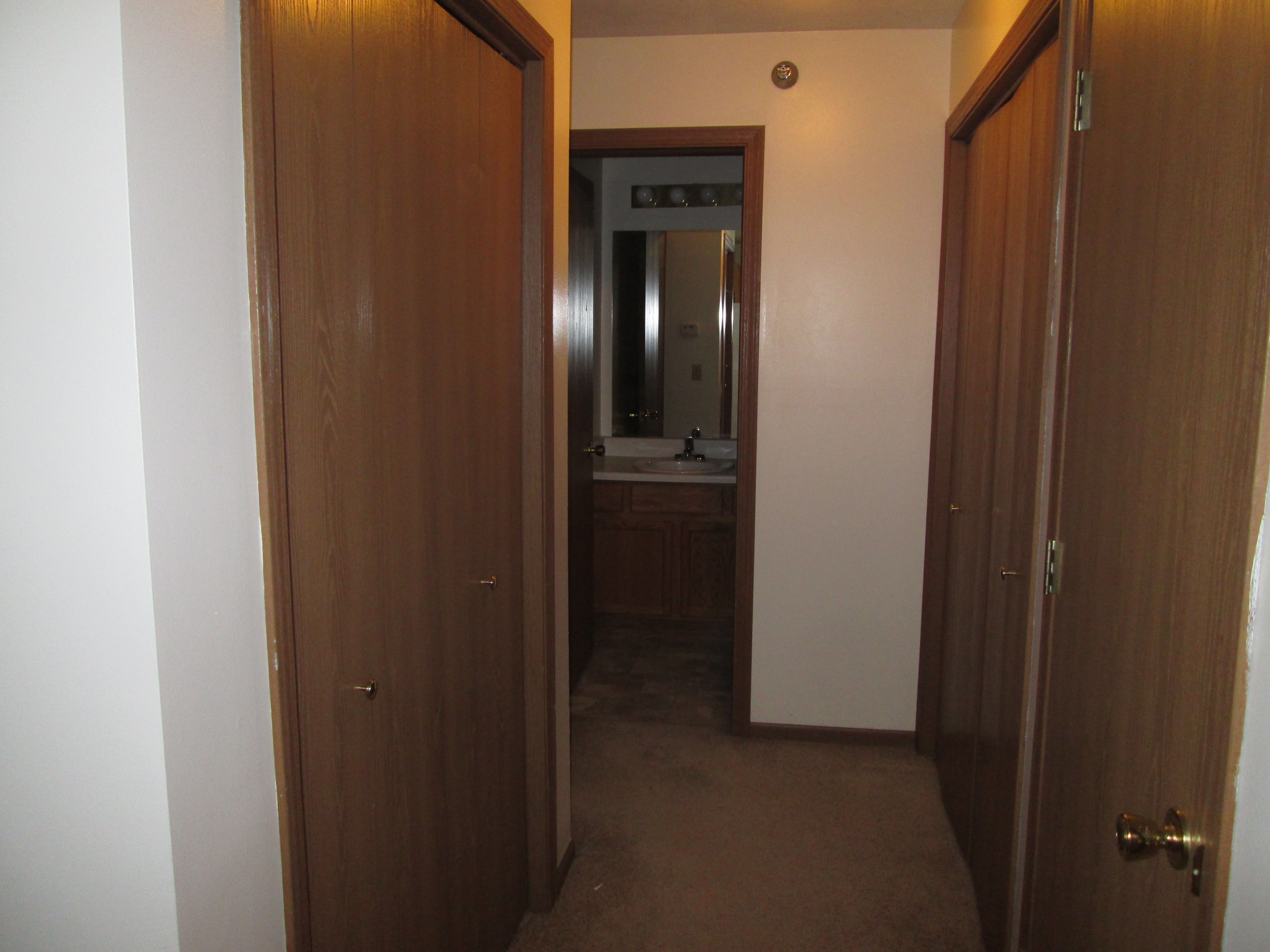 sunridge-apartments-2-bdr-daybreak-hallway